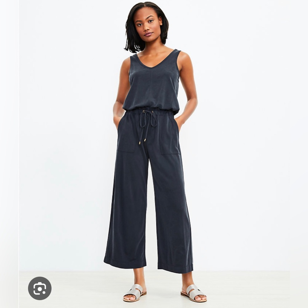 Lou & Grey Navy Sleeveless V-Neck Wide-Leg Jumpsuit